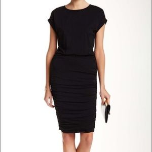 BNWT!!
Vince Camuto
Short Sleeve Shirred Dress